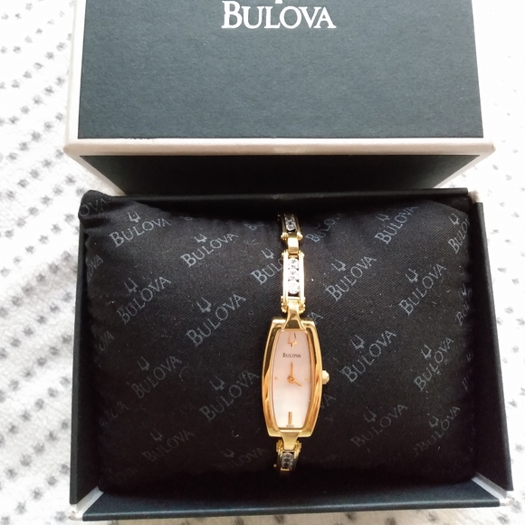 Bulova Ladies Watch New in Box - Picture 8 of 9